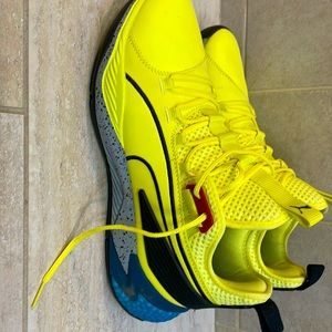 Excellent condition . Puma athletic shoes